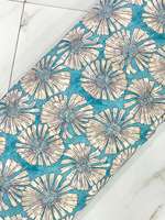 Tissu en organza imprimé numériquement à motifs floraux multicolores avec broderie au fil et travail de paillettes pour costumes de créateurs, saris, kurtis, etc.