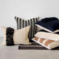 Housse de coussin bohème colorée à pompons par Indian Textiles H/L, coussin décoratif tissé à la main, coussin bohème de luxe, best-seller