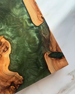 Planche à découper en bois naturel avec résine époxy pour une cuisine saine, bord lisse, planche de cuisine en bois et résine époxy de qualité supérieure, fabriquée à la main - Product Image 3