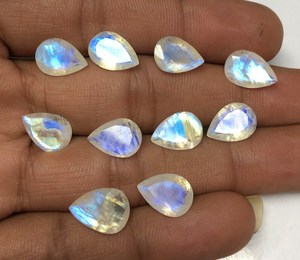 Pierre de lune arc-en-ciel naturelle, forme poire, facettée, à dos pointu, gemme calibrée pour bijoux, pierre précieuse en vrac - Product Image 1