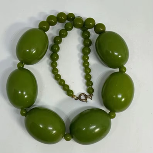 Collier en argent de style classique pour femme avec résine de qualité artisanale pour mariages, fêtes et fiançailles par Crescent Crafts - Product Image 3