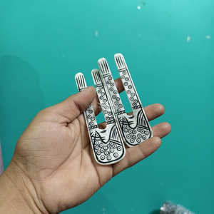 Outil artisanal authentique en os de buffle sculpté à la main, style Viking, à prix de gros - Product Image 2