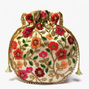 Pochette en satin perlée ivoire avec broderie florale dorée et pompon perlé, sac à cordon tendance, cadeau élégant - Product Image 5