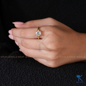 Anillo de compromiso solitario con diamante redondo cultivado en laboratorio E VVS2, oro amarillo macizo, tallo dividido de 4 puntas, CVD HPHT, joyería nupcial para mujer - Product Image 4