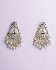 Pendientes de Perlas de Imitación Blancas, Estilo Chandbali, Florales Tradicionales, Chapados en Oro, Étnicos, Hechos a Mano, con Circonitas y Moti, para Boda - Product Image 2
