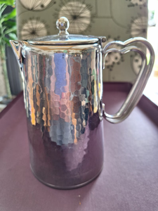 Carafe en acier inoxydable pur à 100 %, finition soignée, pour la table d'hôtel, fabriquée à la main, produit solide, carafe en métal, pièce unique - Product Image 5