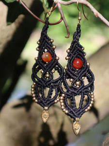 Pendientes de Macramé Negros Hechos a Mano con Cornalina, Pendientes Colgantes Boho con Piedras Preciosas, Joyería Artesanal Anudada al por Mayor - Product Image 3