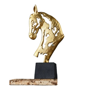 Sculpture de cheval décorative de bureau Statues d'animaux en métal pour décoration de chambre Nouveau design de sculpture de fantaisie de table Ornements - Product Image 1