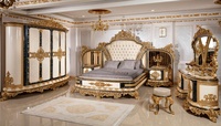 Ensemble de chambre d'hôtel de luxe en teck massif blanc doré, style mi-siècle, antique, avec armoire California King/Queen et tables de chevet ornées