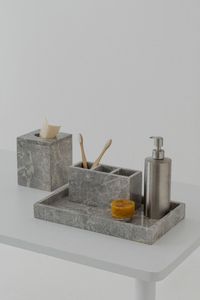 Ensemble d'accessoires de salle de bain en marbre fait main, personnalisable et haut de gamme, avec distributeur de savon, porte-brosse à dents et plateau - Product Image 5