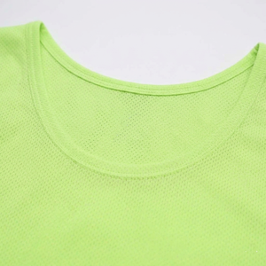 Débardeur unisexe vert lime sans manches, col rond, 100 % polyester, anti-humidité, vêtement d'été, coupe classique, couleur unie - Product Image 4