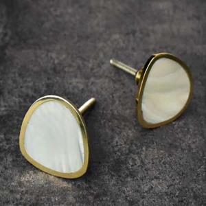 Poignée de meuble en laiton moulé avec incrustation de nacre, design minimaliste texturé - Product Image 2