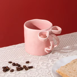 Mug en céramique au design doux et ludique pour un style de vie joyeux. Mug en céramique mignon avec des options de couleurs vives et attrayantes. - Product Image 3