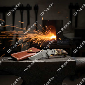 Couteau pliant Damas personnalisé en gros - Couteau de poche en acier Damas forgé à la main avec manche en corne de bélier et accents en laiton pour l'extérieur et l'EDC - Product Image 2