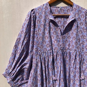 ชุดเดรสผ้าโปร่งลายดอกไม้ คอวีลึก ผ้าฝ้ายพิมพ์ลายด้วยมือ สไตล์ลำลองสำหรับฤดูร้อน ขายส่ง ระบายอากาศได้ดี แห้งเร็ว - Product Image 1