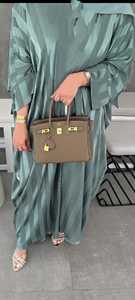 Abayas élégantes et modestes brodées à la main pour femmes! - Product Image 2