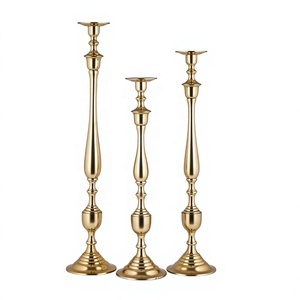 Centro de Mesa Decorativo para Bodas y Navidad, Juego de Portavelas Altos de Hierro, Color Dorado Latón, Hechos a Mano, Ecológicos, India - Product Image 1