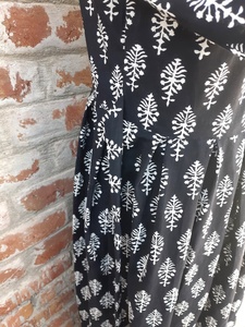 Vestido largo de algodón indio con estampado floral y cuello en V, hecho a mano con técnicas de bloqueo, para mujer, regalo para ella. - Product Image 2