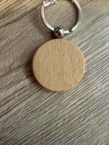 Llavero de Madera Verde Hecho a Mano, con Logotipo Personalizado, Regalo Corporativo Ecológico, Llavero de Madera con Nombre Grabado, al por Mayor - Product Image 4