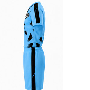 Kit de football de qualité supérieure conçu pour des performances maximales avec des matériaux à séchage rapide et une construction renforcée - Product Image 3