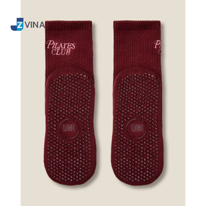 Chaussettes de Pilates bordeaux pour femmes, antidérapantes, avec logo brodé, chaussettes de yoga et de barre - Product Image 3