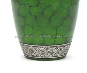 Urnas Funerarias Decorativas de Latón Hechas a Mano para Hombres y Mujeres - Product Image 5