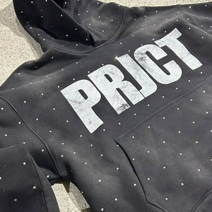 Hoodie tendance pour un look audacieux, en coton mélangé, style urbain glamour, avec strass, pour un look décontracté et scintillant. - Product Image 4