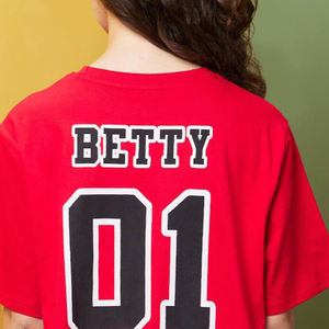 เสื้อยืดผู้หญิงสีแดง แขนครึ่งตัว คอกลม วินเทจ ลายโลโก้ 01 ทรงปกติ สวมใส่สบาย ผ้าเจอร์ซีย์คอตตอน ระบายอากาศได้ดี แห้งเร็ว เป็นมิตรกับสิ่งแวดล้อม - Product Image 4