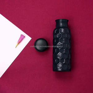 Wholesale Pure Copper Eco-friendly 900ml Hammered Drinkware with Black Ayurvedic Lid Customizable <b>Metal</b> Vessel for <b>Water</b> <b>Bottle</b> - Product Image 4