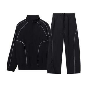 Ensemble de survêtement personnalisé pour homme : veste coupe-vent et short en polyester et nylon, imperméable et réfléchissant, avec fermeture éclair - Product Image 1