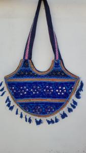 กระเป๋าสะพายไหล่ปักลายโบราณทำมือสไตล์ชนเผ่าโบฮีเมียนยิปซี - Product Image 4