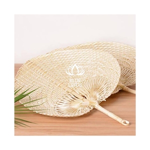 Éventail en feuille de palmier de qualité supérieure pour un refroidissement efficace en été, ustensiles et contenants créatifs pour les fêtes de mariage en plein air - Product Image 1