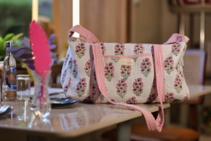 Bolsa de Mano Acolchada de Algodón de Lujo, con Cierre, Estampado Floral, Lavable, Ecológica, para Viajes, Yoga, Compras, Playa, de Alta Calidad - Product Image 4