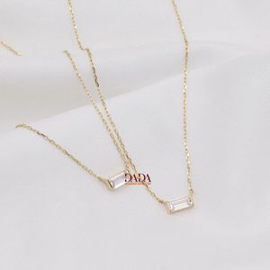 Collier pendentif barre moderne en or massif avec diamant de laboratoire taille émeraude pour femme, bijoux fins de luxe, bijoux de mariée haut de gamme - Product Image 6