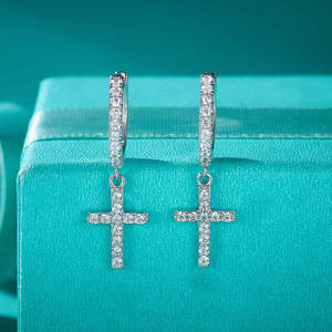 Pendientes de Cruz con Diamantes Chapados en Oro de 9k para Mujer, Estilo Religioso, Corte Brillante, Diamante Cultivado en Laboratorio, Color G, Certificado IGI - Product Image 3