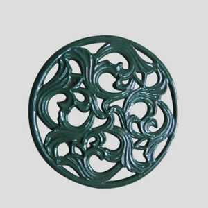 Sous-plat vintage en métal argenté motif grappe de raisins, résistant à la chaleur, support pour plats chauds - Product Image 3