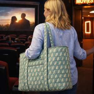 Bolsos Tote Acolchados de Algodón Ecológico Bohemio Ligeros con Estampado a Mano de Jaipur, con Cierre de Cremallera y Bolsillos Organizadores - Product Image 5