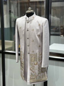 Sherwani en soie pour homme, tenue traditionnelle indienne de mariage, longueur genou, brodé, vêtement formel, coupe classique, taille adulte - Product Image 2