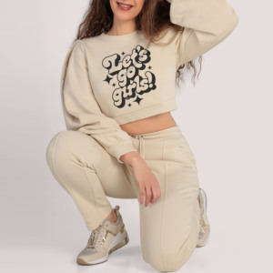 Sudadera corta color crema para mujer, manga larga, cuello redondo, corte holgado, informal, con estampado Let's Go Girls - Product Image 1