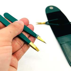 Pince à épiler sourcils Green Gold avec logo personnalisé, en acier inoxydable, à pointe inclinée et affûtée, avec ciseaux à ressort et étui - Product Image 6