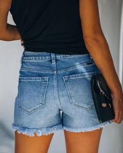 Shorts en jean déchiré taille haute pour femme, ourlet asymétrique effiloché, style décontracté d'été, coupe régulière, bleu clair en coton - Product Image 2
