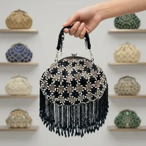 Sac de soirée perlé traditionnel, style vintage, avec fermoir et pompons pour femme, doublure en tissu de qualité supérieure et fermoir métallique durable - Product Image 1