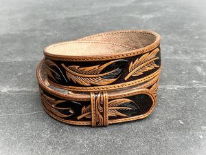 Cinturón de Cuero Trenzado Hecho a Mano con Diseño de Plumas Grabadas, 1-1/2 Pulgadas de Ancho, Estilo Clásico Casual Resistente para Hombre y Mujer, Regalo Promocional - Product Image 2