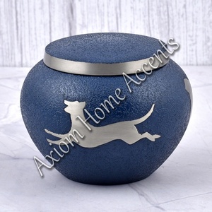Elegante urna para mascotas con tallas sinceras y acabado brillante para un tributo digno a las mascotas amadas por Axiom Home Accents - Product Image 4