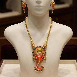 Conjunto de Joyería Fina Tradicional con Piedra Pota Mate y Collar Largo con Perlas - Product Image 1