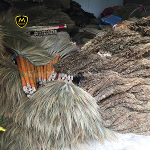 Balai en herbe naturelle vietnamien Kim Minh International |   Balai de nettoyage doux avec manche en bois |   Écologique et durable - Product Image 5