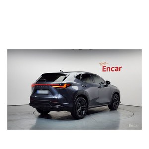 Lexus NX Premium 2024 con Cámara Trasera, Asientos de Cuero, Volante a la Izquierda - 41,194 km - Product Image 2