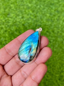Colgante de Labradorita Azul Natural Multicolor, Colgante Hecho a Mano en Plata de Ley 925, Joyería de Labradorita con Destellos Coloridos, Gemas al por Mayor - Product Image 3