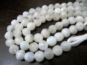 Perles de pierre de lune arc-en-ciel blanches naturelles 9-10 mm facettées 10 pouces - Product Image 3