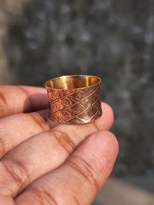Bague en cuivre faite à la main au style épuré, idéale pour la mode décontractée et les accessoires quotidiens - Product Image 4
